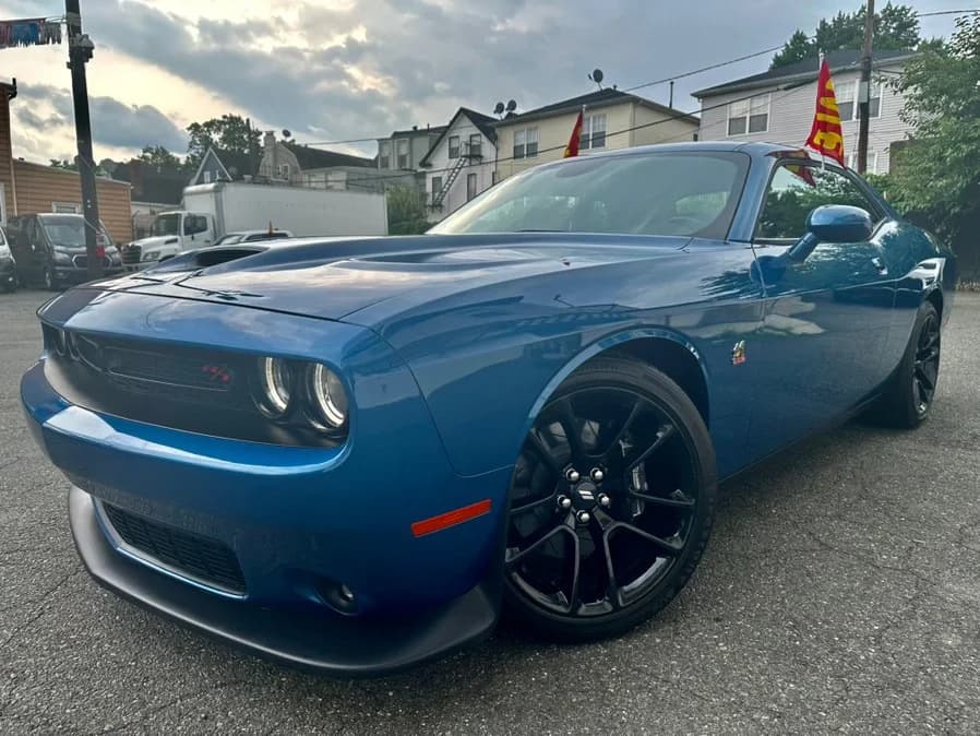 Dodge Challenger R/T Scat Pack RWD